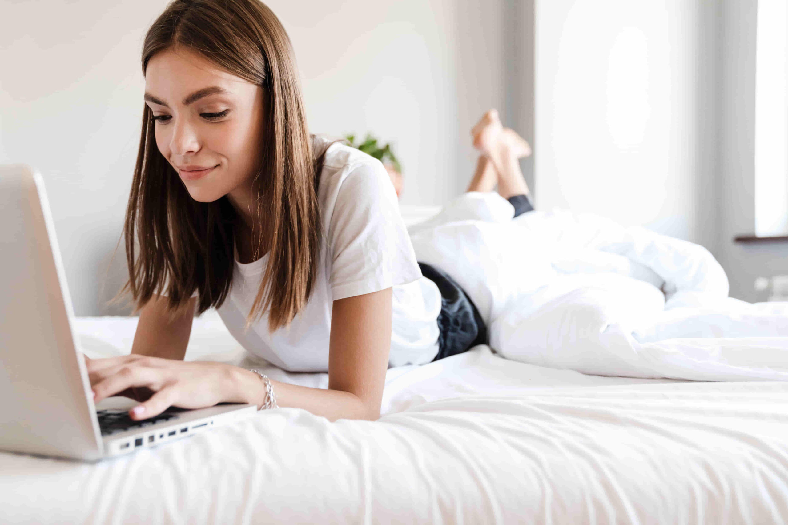 chica-con-laptop-visaj1-usa